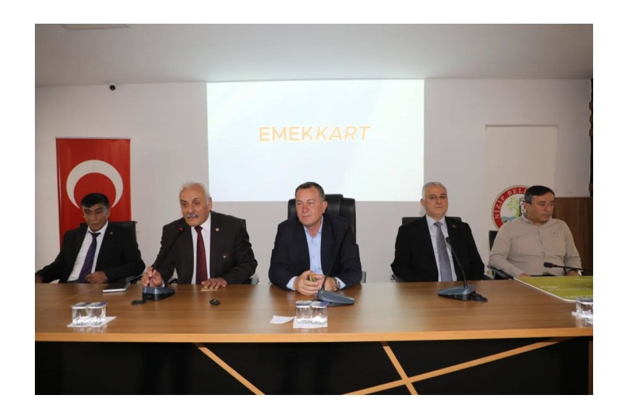 Emeklilerimize Vefanın En Güzel Hali: 'EMEK KART'