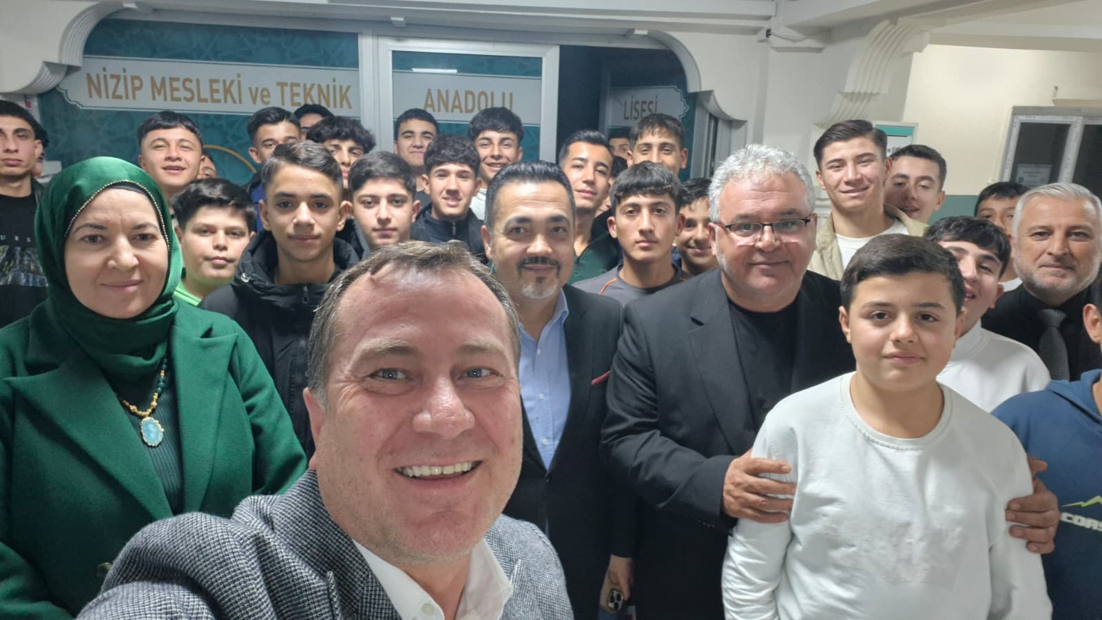 Halkla İç İçe, Gençlerle Omuz Omuza