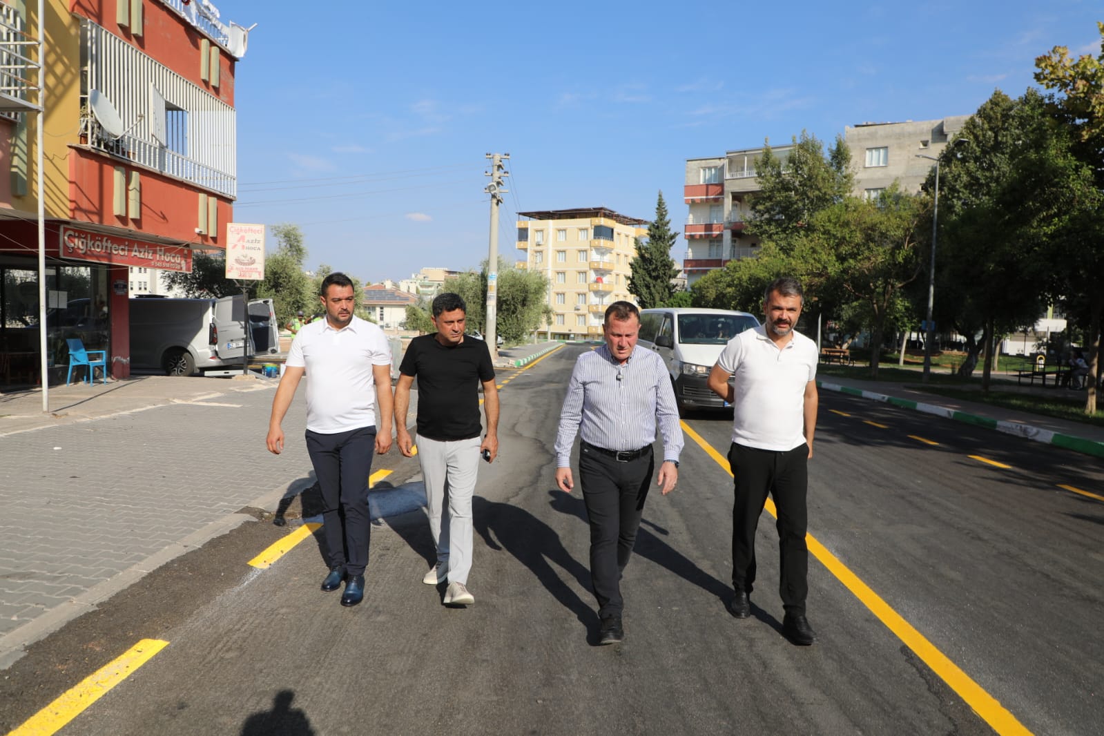 Nizip Belediyesi gece gündüz sahada: Yollar yenileniyor
